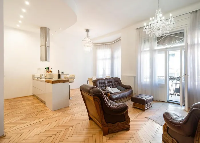 Garys Bright And Spacious Two Bedroom Flat Near Danube