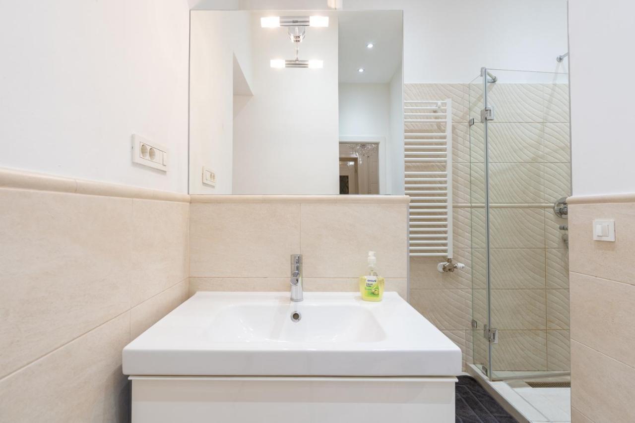 Garys Bright And Spacious Two Bedroom Flat Near Danube Apartment Budapest