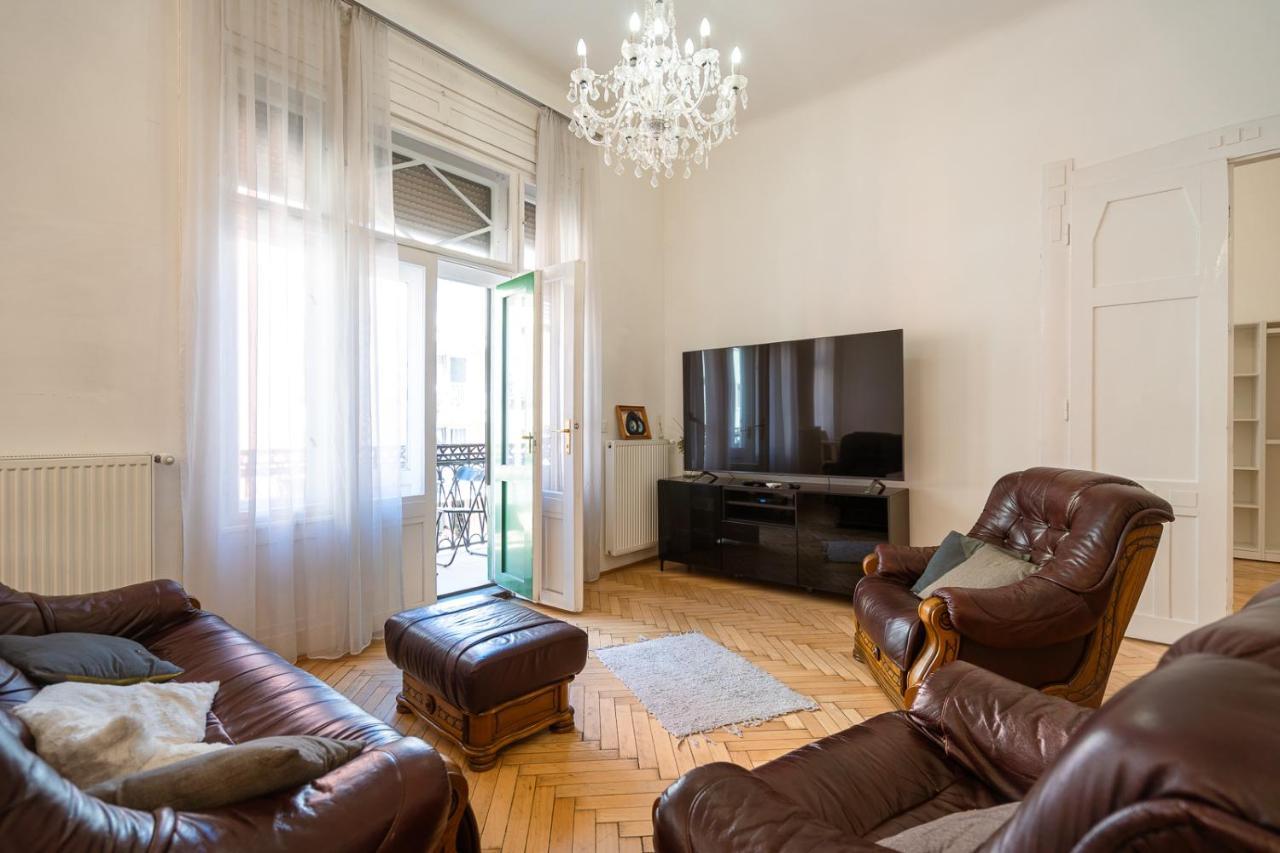 Garys Bright And Spacious Two Bedroom Flat Near Danube Apartment Budapest