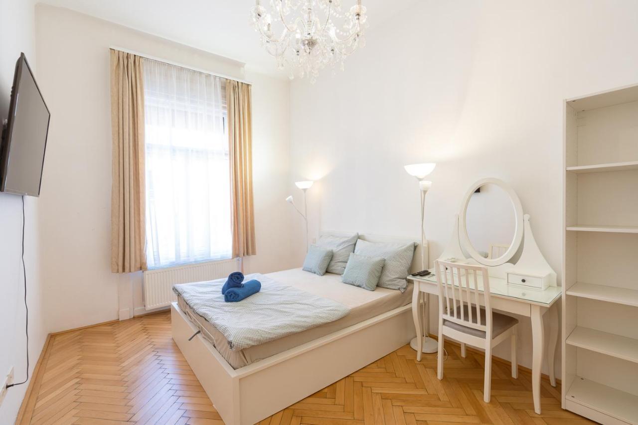 Garys Bright And Spacious Two Bedroom Flat Near Danube *