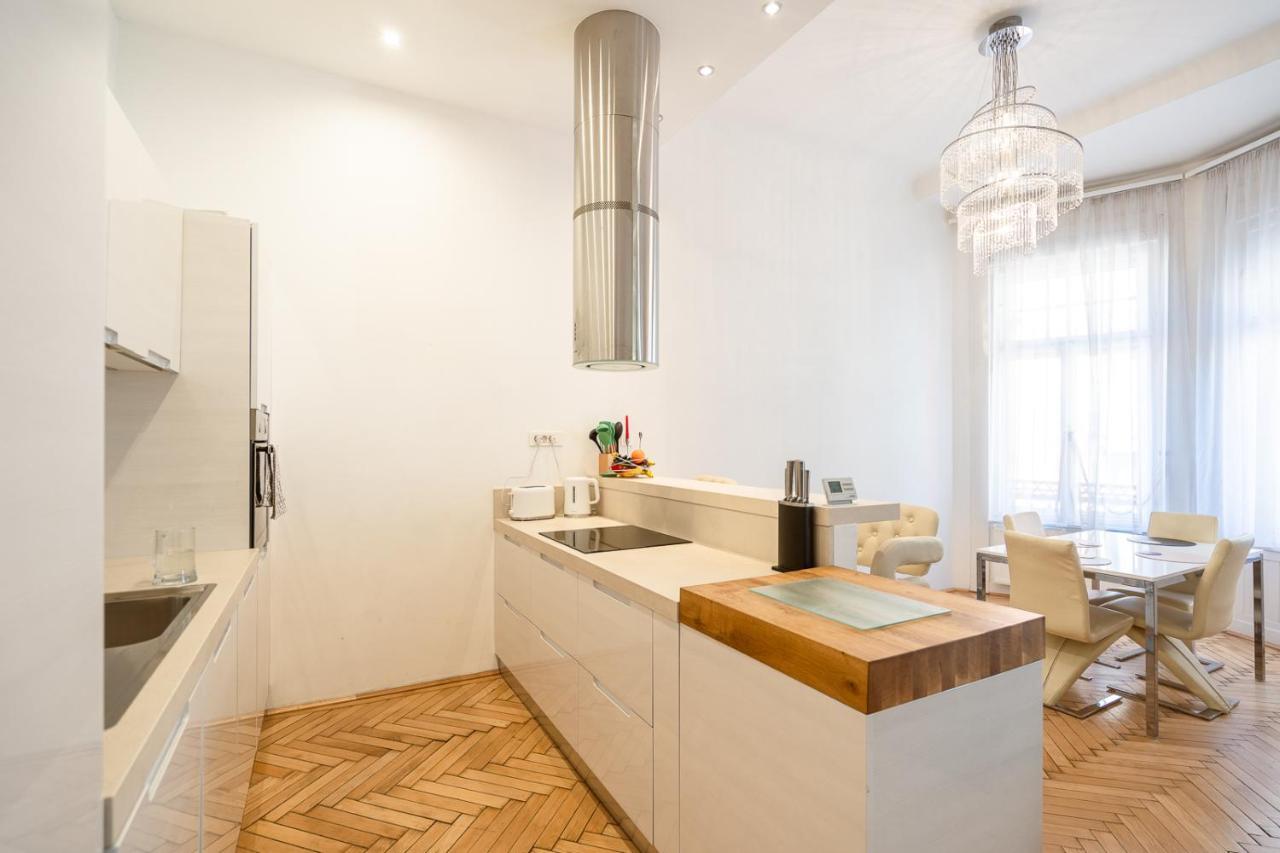 Garys Bright And Spacious Two Bedroom Flat Near Danube Apartment Budapest
