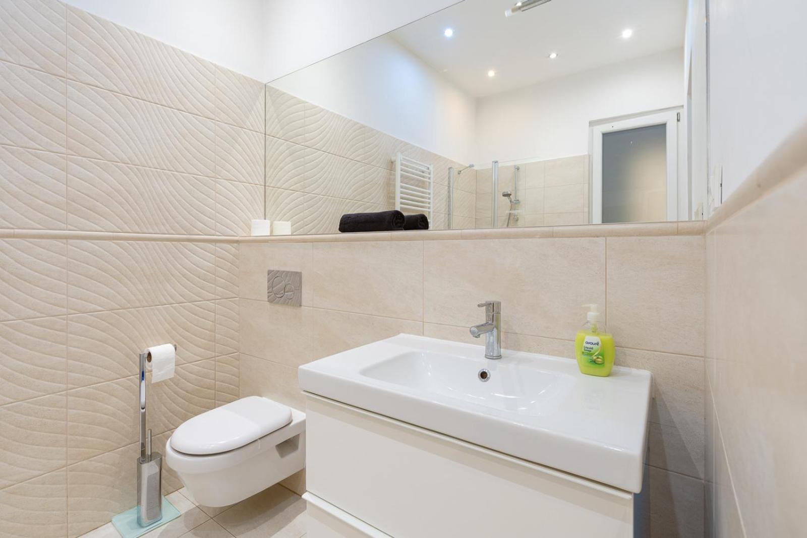 Garys Bright And Spacious Two Bedroom Flat Near Danube Apartment Budapest