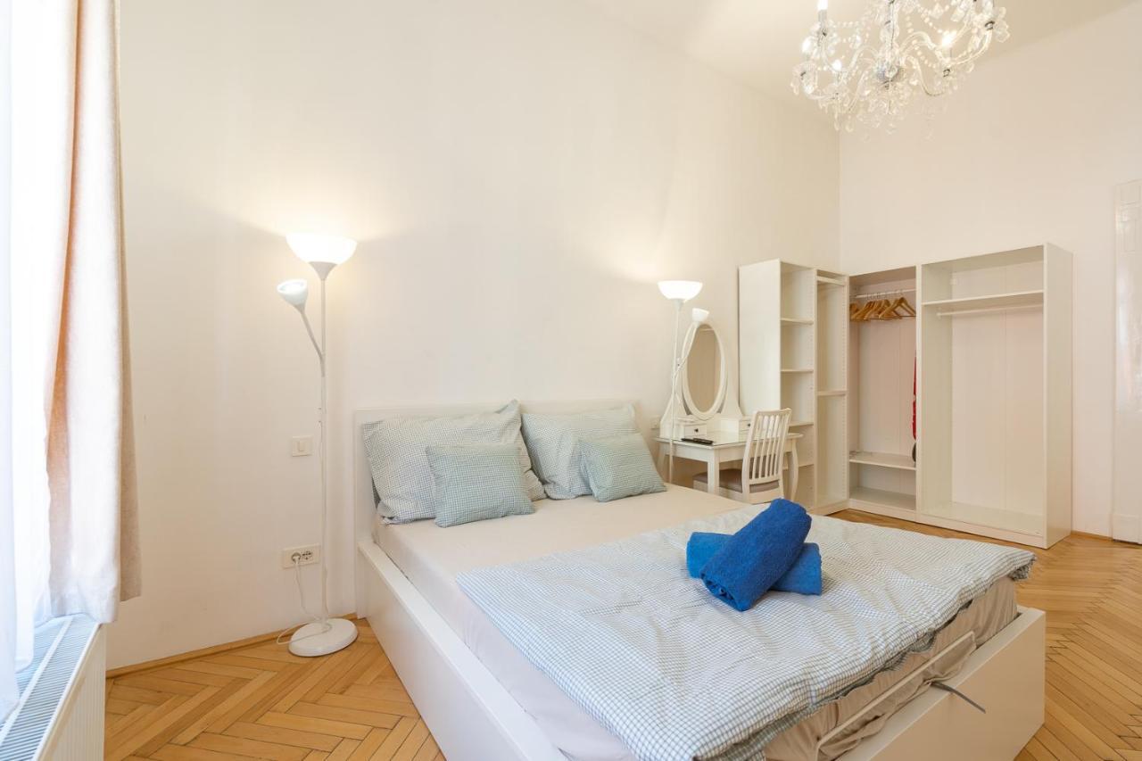 Garys Bright And Spacious Two Bedroom Flat Near Danube Budapest