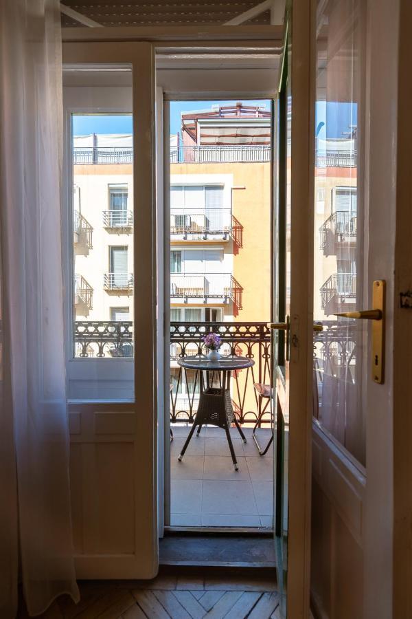 Apartment Garys Bright And Spacious Two Bedroom Flat Near Danube *