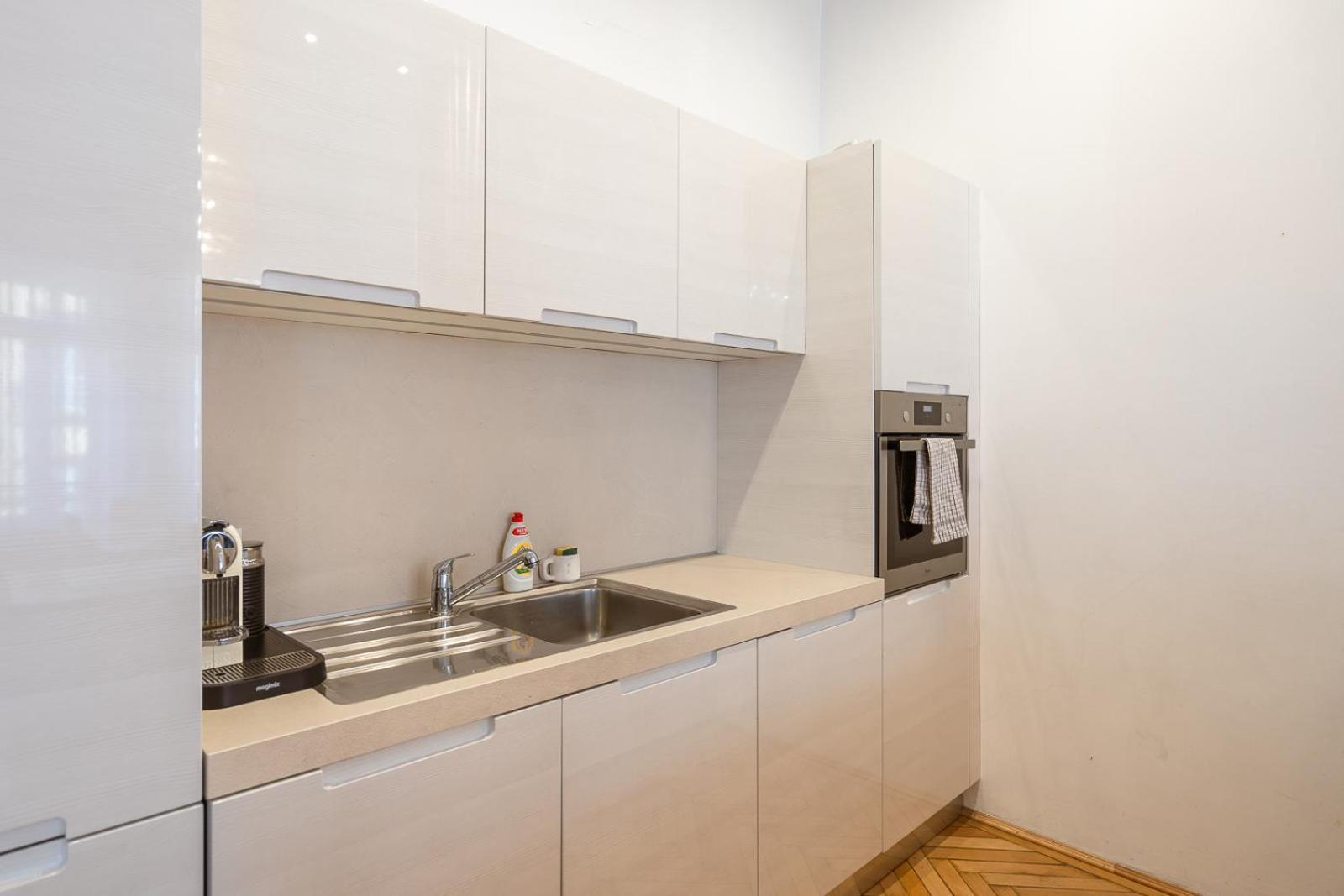 Garys Bright And Spacious Two Bedroom Flat Near Danube Apartment Budapest