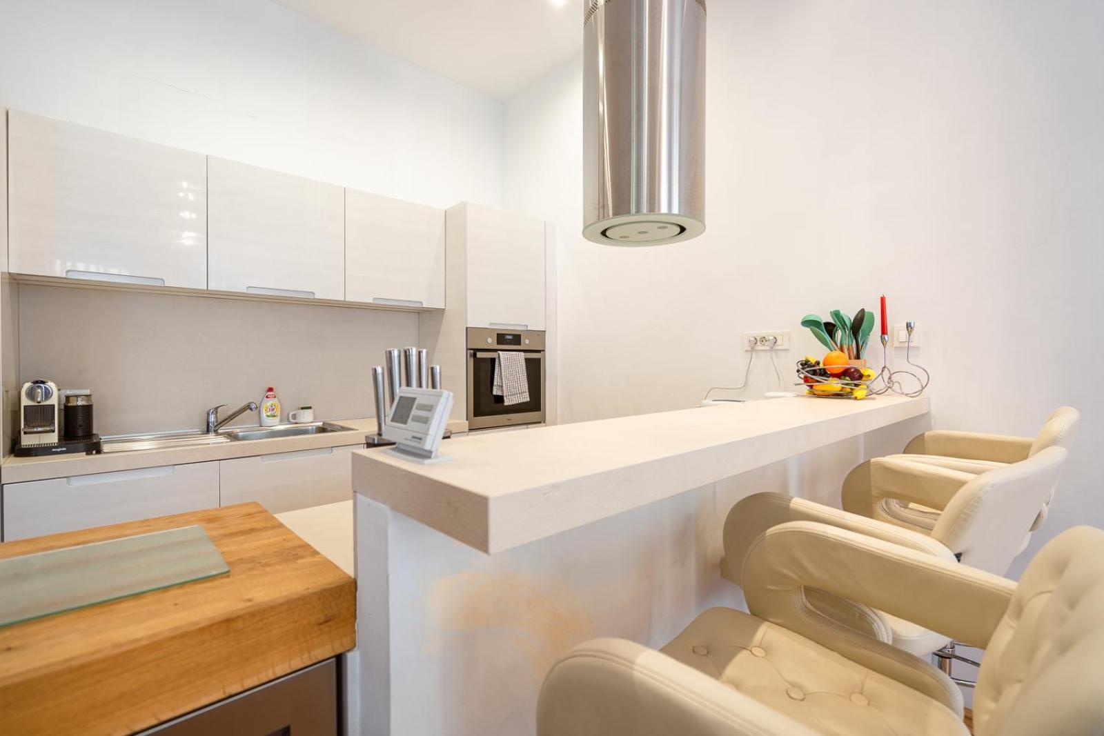 Apartment Garys Bright And Spacious Two Bedroom Flat Near Danube